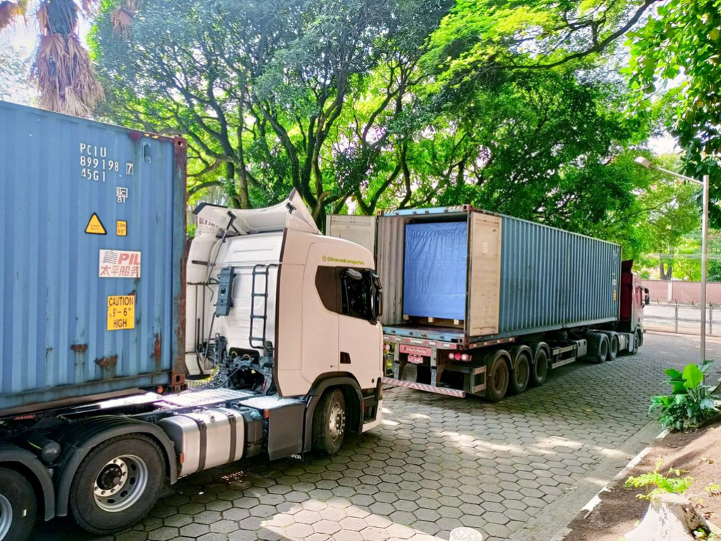 Transporte de contêineres, foto da apresentação institucional Cronos